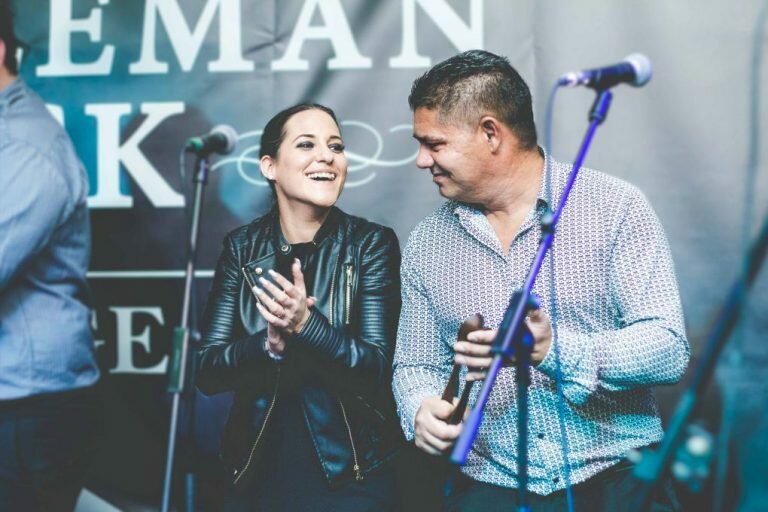 Parno Graszt ” Rávágok a zongorára”-koncert
